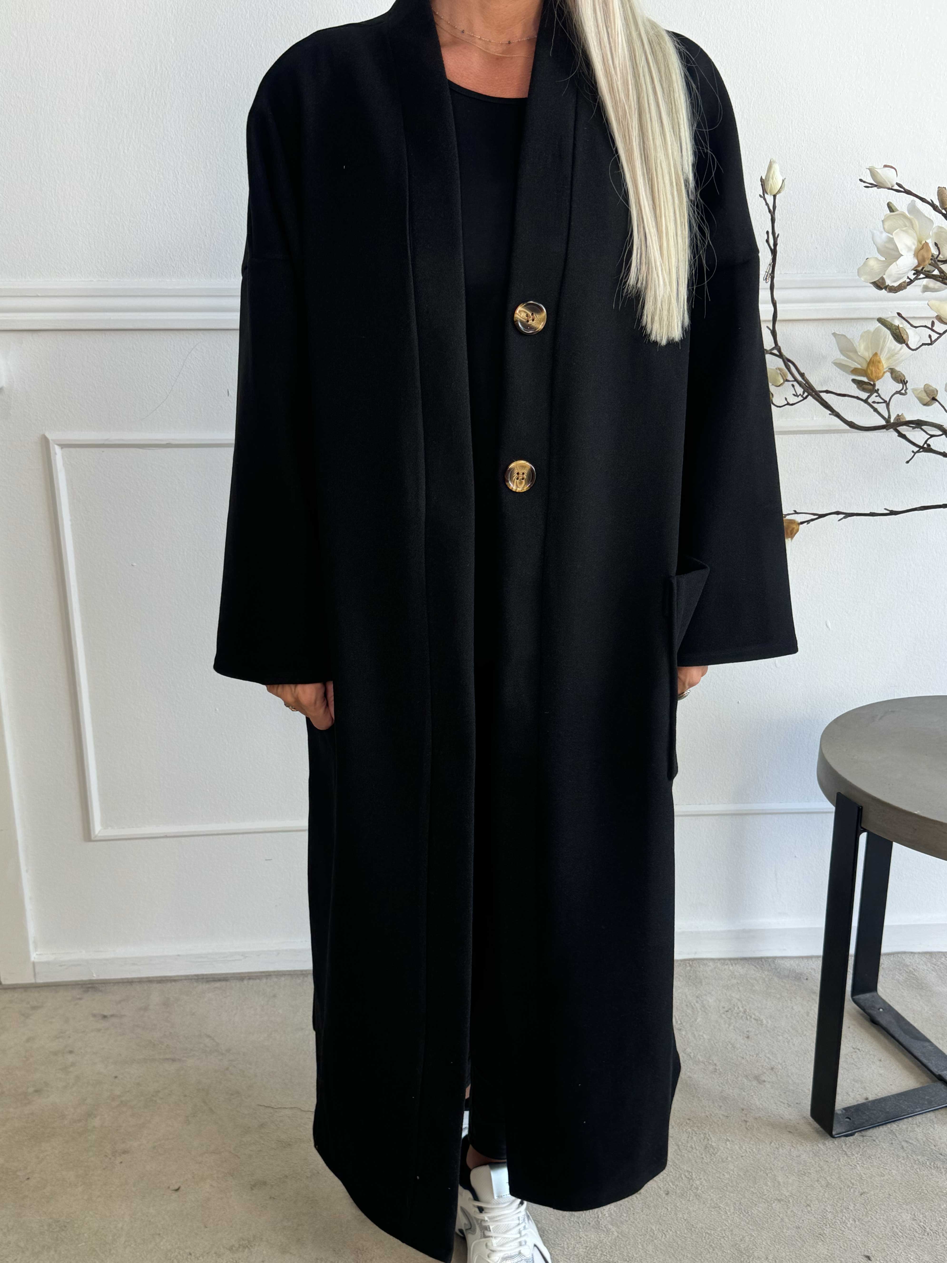 Abbelin - Lang oversized frakke med pynteknapper